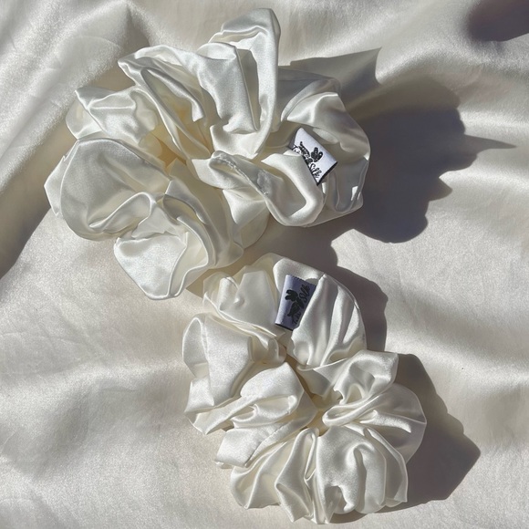 Très Silk - Large Silk Scrunchie-100% Mulberry - Picture 3 of 3